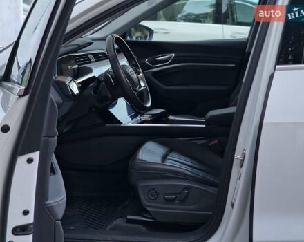 Білий Ауді E-Tron, об'ємом двигуна 0 л та пробігом 49 тис. км за 40990 $, фото 48 на Automoto.ua