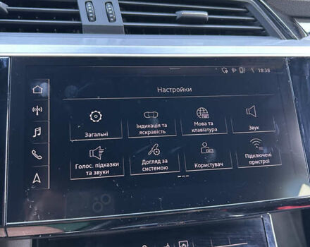Білий Ауді E-Tron, об'ємом двигуна 0 л та пробігом 111 тис. км за 30900 $, фото 33 на Automoto.ua