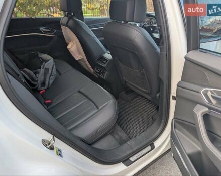 Ауді E-Tron 2020 у Чернівцях на Automoto.ua Білий Ауді E-Tron, об'ємом двигуна 0 л та пробігом 291 тис. км за 27600 $, фото 20 на Automoto.ua