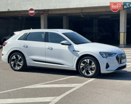 Белый Ауди E-Tron, объемом двигателя 0 л и пробегом 54 тыс. км за 31900 $, фото 1 на Automoto.ua