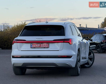 Ауді E-Tron 2020 у Львові на Automoto.ua Білий Ауді E-Tron, об'ємом двигуна 0 л та пробігом 156 тис. км за 29500 $, фото 44 на Automoto.ua