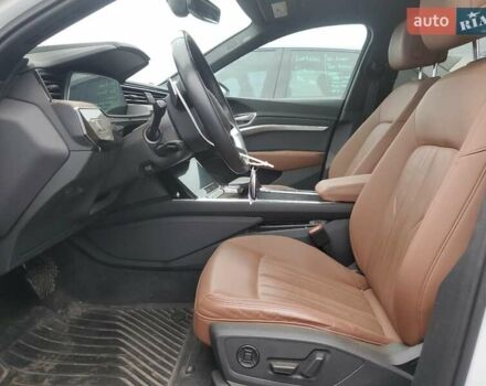 Білий Ауді E-Tron, об'ємом двигуна 0 л та пробігом 61 тис. км за 18000 $, фото 6 на Automoto.ua