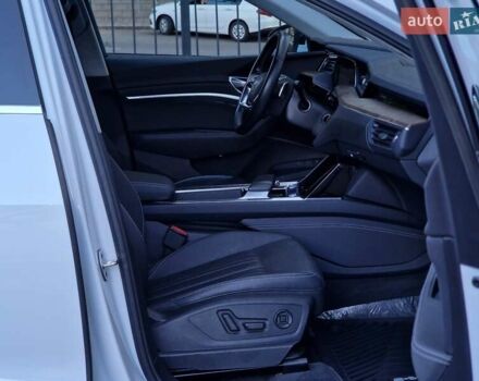 Білий Ауді E-Tron, об'ємом двигуна 0 л та пробігом 49 тис. км за 40990 $, фото 54 на Automoto.ua