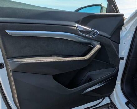 Білий Ауді E-Tron, об'ємом двигуна 0 л та пробігом 66 тис. км за 29650 $, фото 10 на Automoto.ua
