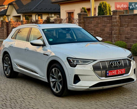 Білий Ауді E-Tron, об'ємом двигуна 0 л та пробігом 198 тис. км за 27400 $, фото 4 на Automoto.ua