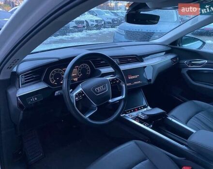 Білий Ауді E-Tron, об'ємом двигуна 0 л та пробігом 55 тис. км за 29400 $, фото 9 на Automoto.ua