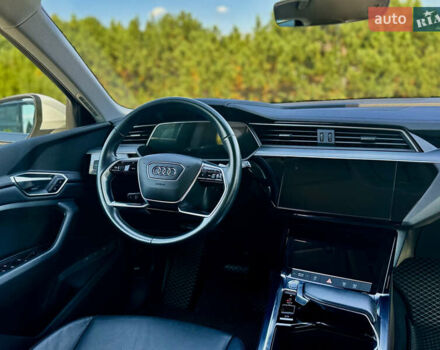 Белый Ауди E-Tron, объемом двигателя 0 л и пробегом 54 тыс. км за 31900 $, фото 12 на Automoto.ua