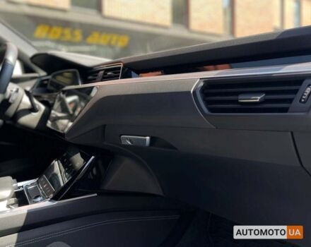 Белый Ауди E-Tron, объемом двигателя 71 л и пробегом 30 тыс. км за 46800 $, фото 10 на Automoto.ua