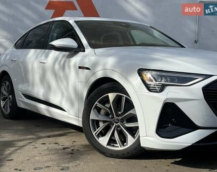 Белый Ауди E-Tron, объемом двигателя 0 л и пробегом 16 тыс. км за 46990 $, фото 11 на Automoto.ua