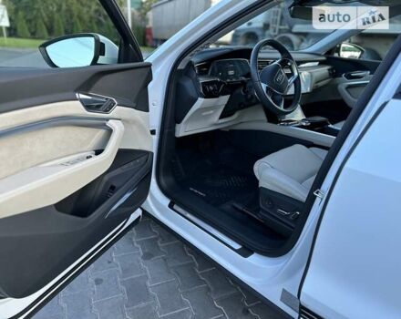 Білий Ауді E-Tron, об'ємом двигуна 0 л та пробігом 32 тис. км за 40555 $, фото 31 на Automoto.ua
