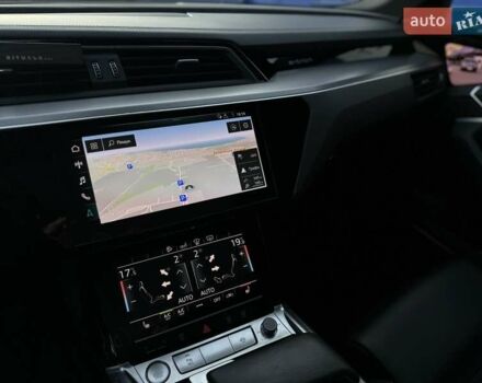 Белый Ауди E-Tron, объемом двигателя 0 л и пробегом 56 тыс. км за 45500 $, фото 16 на Automoto.ua