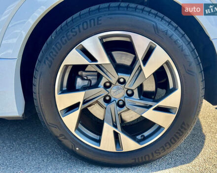 Белый Ауди E-Tron, объемом двигателя 0 л и пробегом 54 тыс. км за 31900 $, фото 18 на Automoto.ua