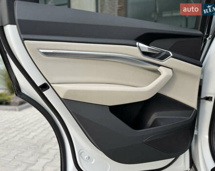 Білий Ауді E-Tron, об'ємом двигуна 0 л та пробігом 98 тис. км за 29700 $, фото 80 на Automoto.ua