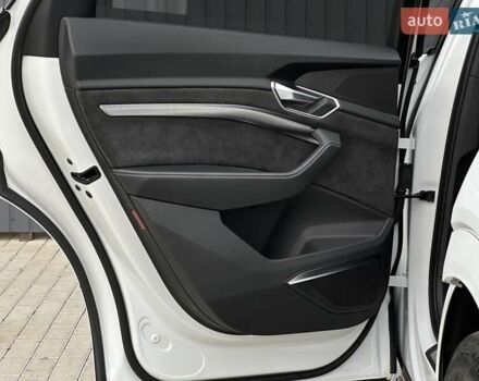 Белый Ауди E-Tron, объемом двигателя 0 л и пробегом 100 тыс. км за 36500 $, фото 21 на Automoto.ua