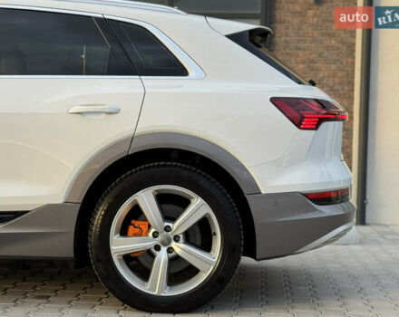 Білий Ауді E-Tron, об'ємом двигуна 0 л та пробігом 98 тис. км за 29700 $, фото 41 на Automoto.ua