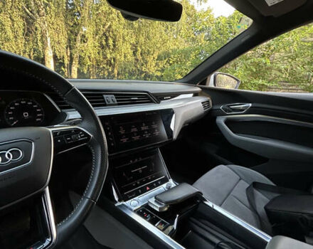 Білий Ауді E-Tron, об'ємом двигуна 0 л та пробігом 111 тис. км за 30900 $, фото 19 на Automoto.ua