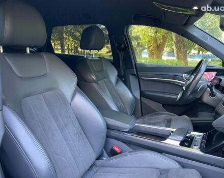 Білий Ауді E-Tron, об'ємом двигуна 0 л та пробігом 93 тис. км за 31440 $, фото 17 на Automoto.ua