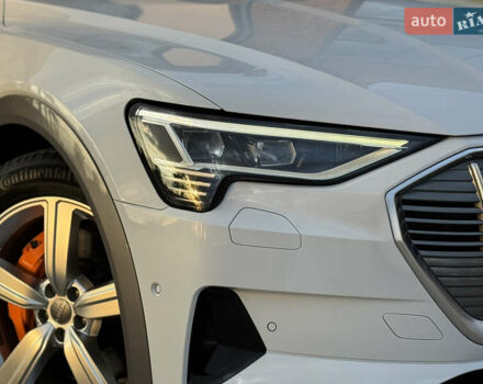 Білий Ауді E-Tron, об'ємом двигуна 0 л та пробігом 98 тис. км за 29700 $, фото 11 на Automoto.ua