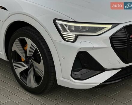 Белый Ауди E-Tron, объемом двигателя 0 л и пробегом 100 тыс. км за 36500 $, фото 3 на Automoto.ua