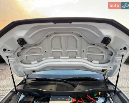 Белый Ауди E-Tron, объемом двигателя 0 л и пробегом 198 тыс. км за 27400 $, фото 104 на Automoto.ua