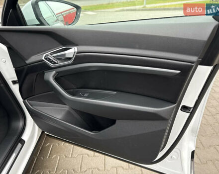 Білий Ауді E-Tron, об'ємом двигуна 0 л та пробігом 69 тис. км за 31500 $, фото 32 на Automoto.ua