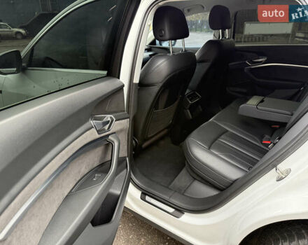 Белый Ауди E-Tron, объемом двигателя 0 л и пробегом 35 тыс. км за 29999 $, фото 18 на Automoto.ua