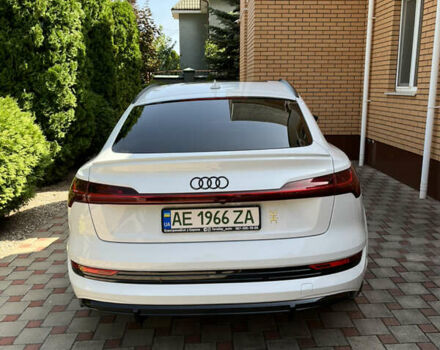 Білий Ауді E-Tron, об'ємом двигуна 0 л та пробігом 34 тис. км за 56500 $, фото 5 на Automoto.ua