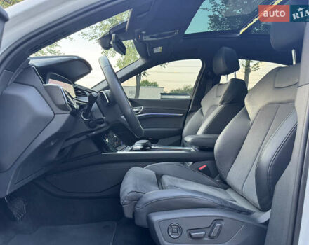 Белый Ауди E-Tron, объемом двигателя 0 л и пробегом 61 тыс. км за 42800 $, фото 12 на Automoto.ua