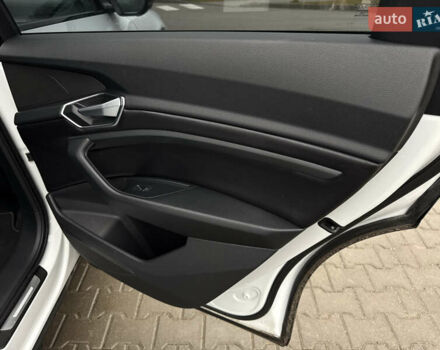 Білий Ауді E-Tron, об'ємом двигуна 0 л та пробігом 69 тис. км за 31500 $, фото 30 на Automoto.ua