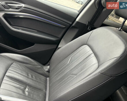 Белый Ауди E-Tron, объемом двигателя 0 л и пробегом 140 тыс. км за 33490 $, фото 24 на Automoto.ua