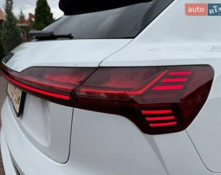 Белый Ауди E-Tron, объемом двигателя 0 л и пробегом 140 тыс. км за 31449 $, фото 36 на Automoto.ua