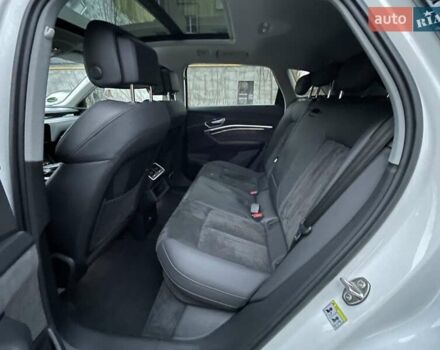 Білий Ауді E-Tron, об'ємом двигуна 0 л та пробігом 76 тис. км за 33600 $, фото 24 на Automoto.ua