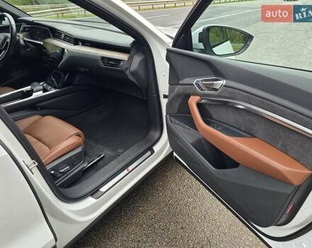 Белый Ауди E-Tron, объемом двигателя 0 л и пробегом 68 тыс. км за 39999 $, фото 65 на Automoto.ua