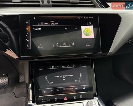Белый Ауди E-Tron, объемом двигателя 0 л и пробегом 140 тыс. км за 31449 $, фото 109 на Automoto.ua