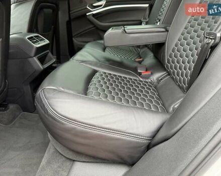 Белый Ауди E-Tron, объемом двигателя 0 л и пробегом 140 тыс. км за 31449 $, фото 149 на Automoto.ua