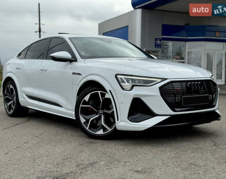 Белый Ауди E-Tron, объемом двигателя 0 л и пробегом 97 тыс. км за 42900 $, фото 7 на Automoto.ua