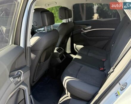 Білий Ауді E-Tron, об'ємом двигуна 0 л та пробігом 16 тис. км за 44900 $, фото 26 на Automoto.ua