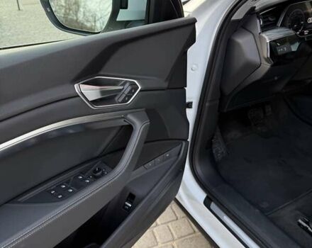 Ауді E-Tron 2021 у Львові на Automoto.ua Білий Ауді E-Tron, об'ємом двигуна 0 л та пробігом 38 тис. км за 32500 $, фото 12 на Automoto.ua