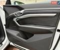 Белый Ауди E-Tron, объемом двигателя 0 л и пробегом 140 тыс. км за 31449 $, фото 127 на Automoto.ua