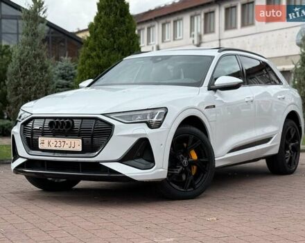 Белый Ауди E-Tron, объемом двигателя 0 л и пробегом 140 тыс. км за 31449 $, фото 1 на Automoto.ua