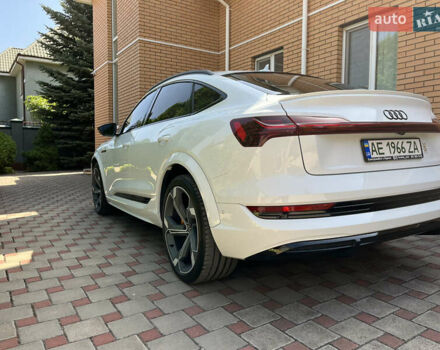 Білий Ауді E-Tron, об'ємом двигуна 0 л та пробігом 34 тис. км за 56500 $, фото 6 на Automoto.ua