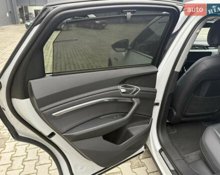 Белый Ауди E-Tron, объемом двигателя 0 л и пробегом 140 тыс. км за 33490 $, фото 36 на Automoto.ua