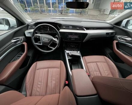 Білий Ауді E-Tron, об'ємом двигуна 0 л та пробігом 116 тис. км за 29750 $, фото 6 на Automoto.ua