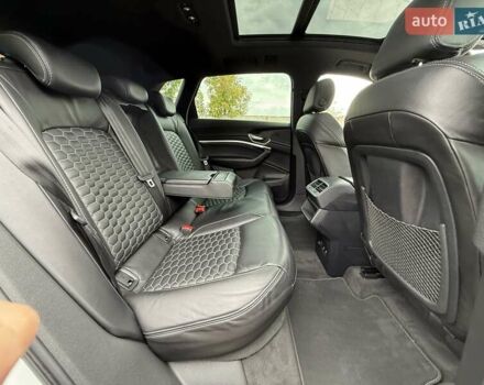 Белый Ауди E-Tron, объемом двигателя 0 л и пробегом 140 тыс. км за 31449 $, фото 167 на Automoto.ua