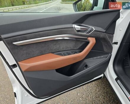 Белый Ауди E-Tron, объемом двигателя 0 л и пробегом 68 тыс. км за 39999 $, фото 36 на Automoto.ua
