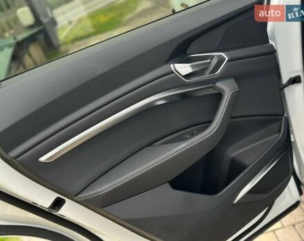 Ауди E-Tron 2021 в Бучаче на Automoto.ua Белый Ауди E-Tron, объемом двигателя 0 л и пробегом 63 тыс. км за 34500 $, фото 37 на Automoto.ua