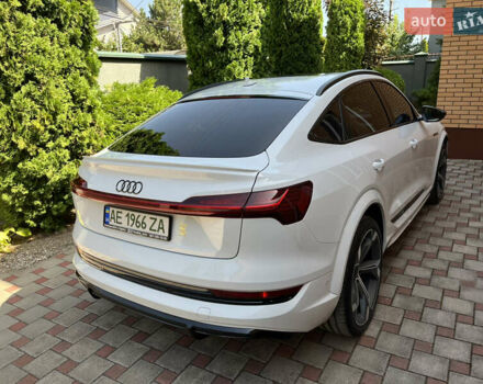 Білий Ауді E-Tron, об'ємом двигуна 0 л та пробігом 34 тис. км за 56500 $, фото 4 на Automoto.ua
