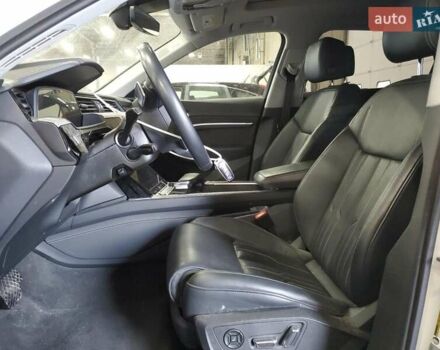 Білий Ауді E-Tron, об'ємом двигуна 0 л та пробігом 84 тис. км за 18500 $, фото 6 на Automoto.ua