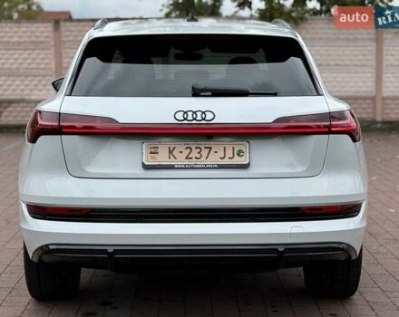 Белый Ауди E-Tron, объемом двигателя 0 л и пробегом 140 тыс. км за 31449 $, фото 75 на Automoto.ua