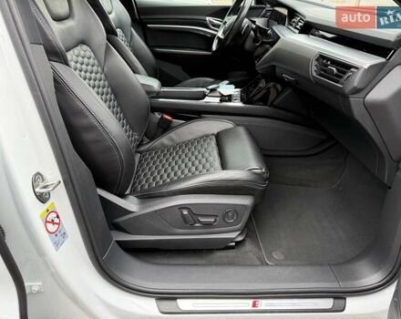 Белый Ауди E-Tron, объемом двигателя 0 л и пробегом 140 тыс. км за 31449 $, фото 131 на Automoto.ua